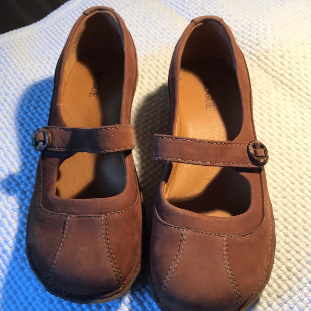 Rogue medium brown nubuck Mary Jane shoe size 8.5 M